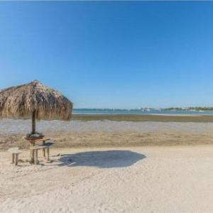 Four Bedroom Family Accommodation - Private Beach