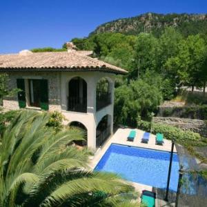 Valldemossa Villa Sleeps 8 with Pool and Air Con