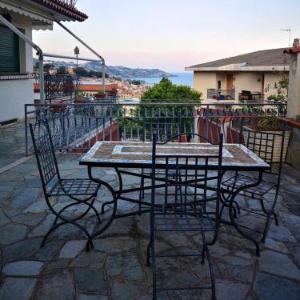 House with 4 bedrooms in Sanremo with wonderful sea view and furnished terrace 500 m from the beach