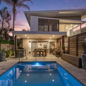 Byron Sunrise - 4 BR retreat with heated pool