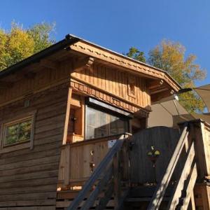 Chalet Zur Auszeit - Direkt am 5 Sterne Campingplatz Aufenfeld im Zillertal mit Hallenbad und Sauna