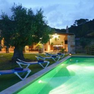 Ferreries Villa Sleeps 4 with Pool and Air Con