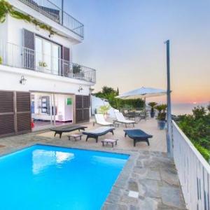 Priora Villa Sleeps 14 with Pool and WiFi