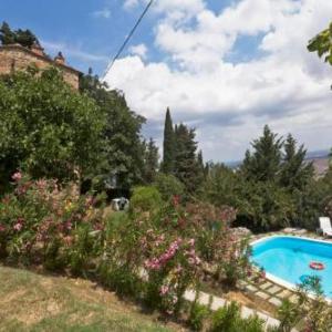 Chianni Apartment Sleeps 6 with Pool and WiFi