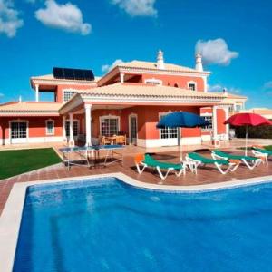 Roja- Pe Villa Sleeps 8 with Pool Air Con and WiFi