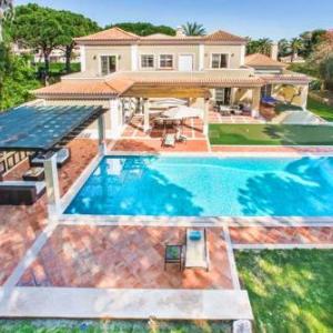 Ludo Villa Sleeps 8 with Pool Air Con and WiFi