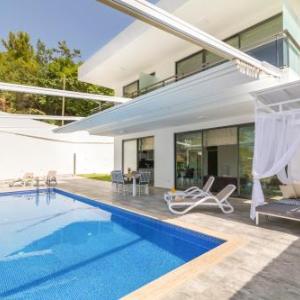 Islamlar Villa Sleeps 4 with Pool Air Con and WiFi