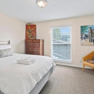 Comfortable Plaza 1BR with Free Parking by Zencity