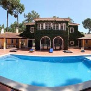 Villa Lotus Amarelo - Splendid Family Friendly 4 Bedroom Villa in Aroeira Golf Resort with Private