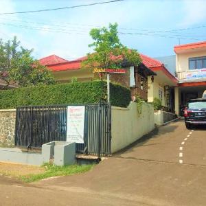 Poetri Guest House Syariah Near Kebun Raya Bogor