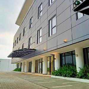 Hotel Youstay Semarang by Sinergi