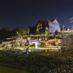 Luxury Lakefront Villa 2Mi to Silver Dollar City POOL Theatre Room Kayaks