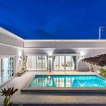 Chic Chic pool villa by Kujira