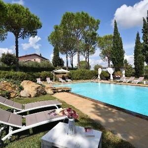 Charming Villa with pool in Tuscan vineyards