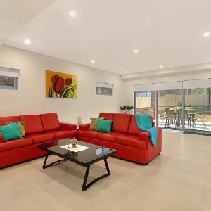 Greenacre Villa 41A - Sydney Modern 5 Bdrms