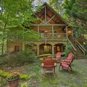 Cabin with Deck - Walk to Wildcat Creek and Dining