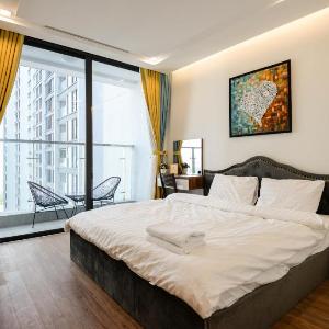 LUXURY 3Bedroom VINHOMES METROPOLIS 2mins to LOTTE