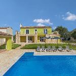 Luxury modernly furnished villa with private pool near Rovinj 