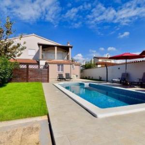 Spacious apartment with private pool