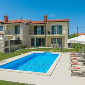 Villa with private pool in a quiet location with garden and grill