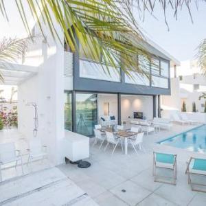 Villa Limni Enas - Luxury And Contemporary 3 Bedroom Kapparis Villa With Sea View