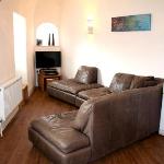 Cotswolds Valleys Accommodation - Bell Apartments - Exclusive use two bedroom family holiday apartment