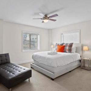 Comfortable Plaza 2BR with W&D by Zencity