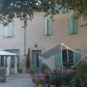 Room in Guest room - Beau Mas Provenal Avec Piscine