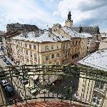 Halytska Street and Ratusha View 4-room Apartment Lviv