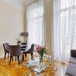 Bright 2 Bedroom Apt + Garden in South Kensington. 