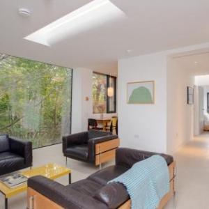 Chic Modern 2BD Flat in Stoke Newington