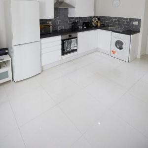 1 Bed Ground Floor Apt Free Parking and Free Wifi