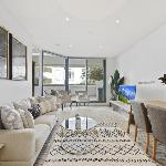 HomeHotel-2Bedroom With ShoppingMall Downstairs