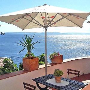 Lovely sea view studio & patio 5mn from the beach