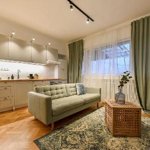 MARBLE & PASTELS Homey Central Apartment