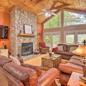 Cozy Rustic Red Cabin in Maggie Valley Club!