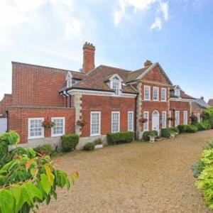 Thorpeness Chateau Sleeps 16 WiFi