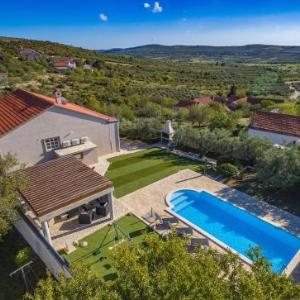 Holiday home with pool Santa Maria