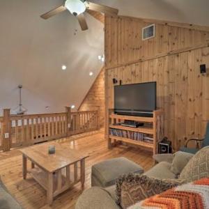 Secluded Cabin with Hot Tub Near Grandfather Mt