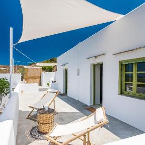 A totally peaceful cycladic farm house 