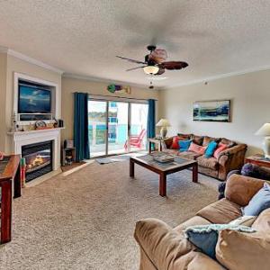 Bayfront Condo with Pool & Balcony - Walk to Beach condo