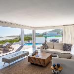 Luxurious 4 Bedrooms Swell Beach Villa