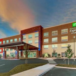 Holiday Inn Express & Suites Roanoke - Civic Center