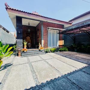 Thon’s House Near Malang City Station