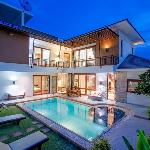 Dolphin bay pool villa