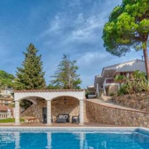 Lloret de Mar Villa Sleeps 12 Pool WiFi