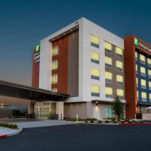 Holiday Inn Express & Suites - Las Vegas - E Tropicana an IHG Hotel