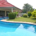 Nice House With Swimming Pool B36