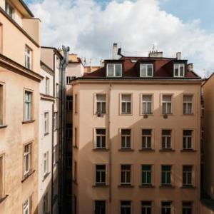 Prague Days - Spacious Retro-vibes Apartment near Charles Square