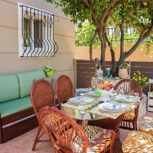 Villa Galatas -Two floor Villa with Private Garden